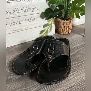 Born Comfortable Black Leather Women's Sandals w O Ring Detail. Size 7